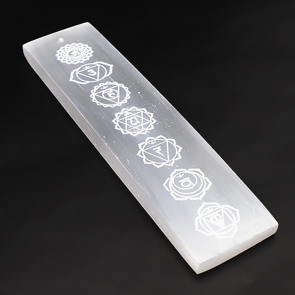 Porte-encens en sélénite de qualité A, orné de motifs des 7 chakras.