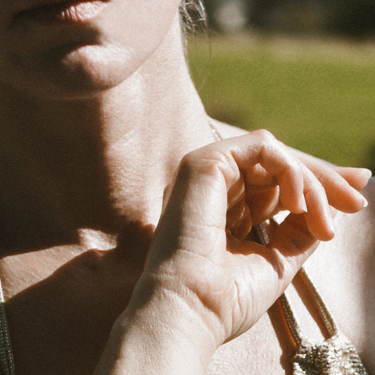 Les astuces pour faire tenir son parfum toute la journée