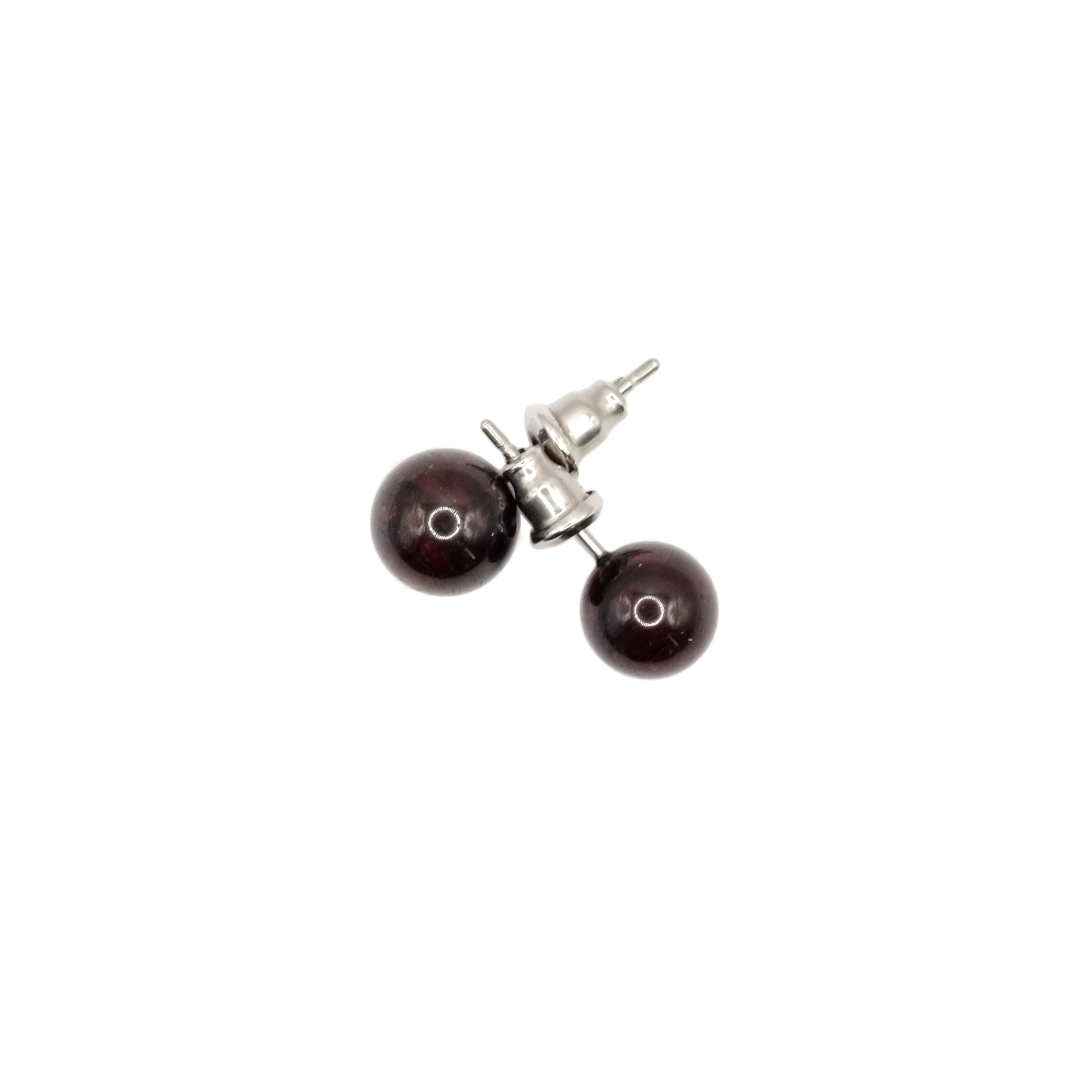 Boucles d'oreilles boule en grenat rouge du Pakistan.