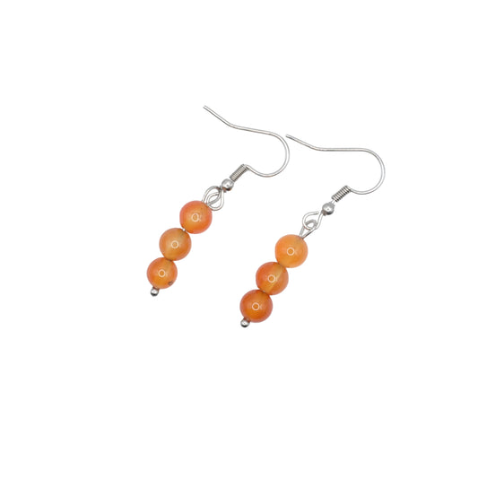 Boucles d'oreilles boules pendantes en cornaline du Brésil.