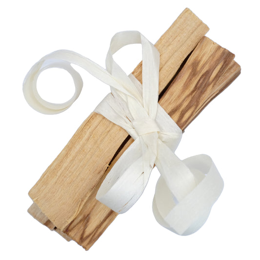 Lot de quatre bâtons de Palo Santo provenant du Pérou.