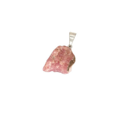 Pendentif pierre brute en rhodochrosite d'Argentine de qualité AA, de couleur rose clair et rose foncé, avec quelques inclusions de couleur marron, de forme carrée / trapèze.
