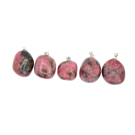 Pendentifs pierres roulées en rhodonite de Madagascar.