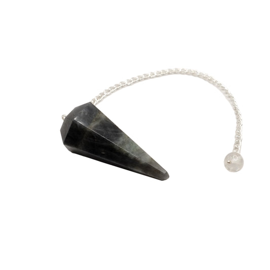 Pendule hexagonal en labradorite de Madagascar.