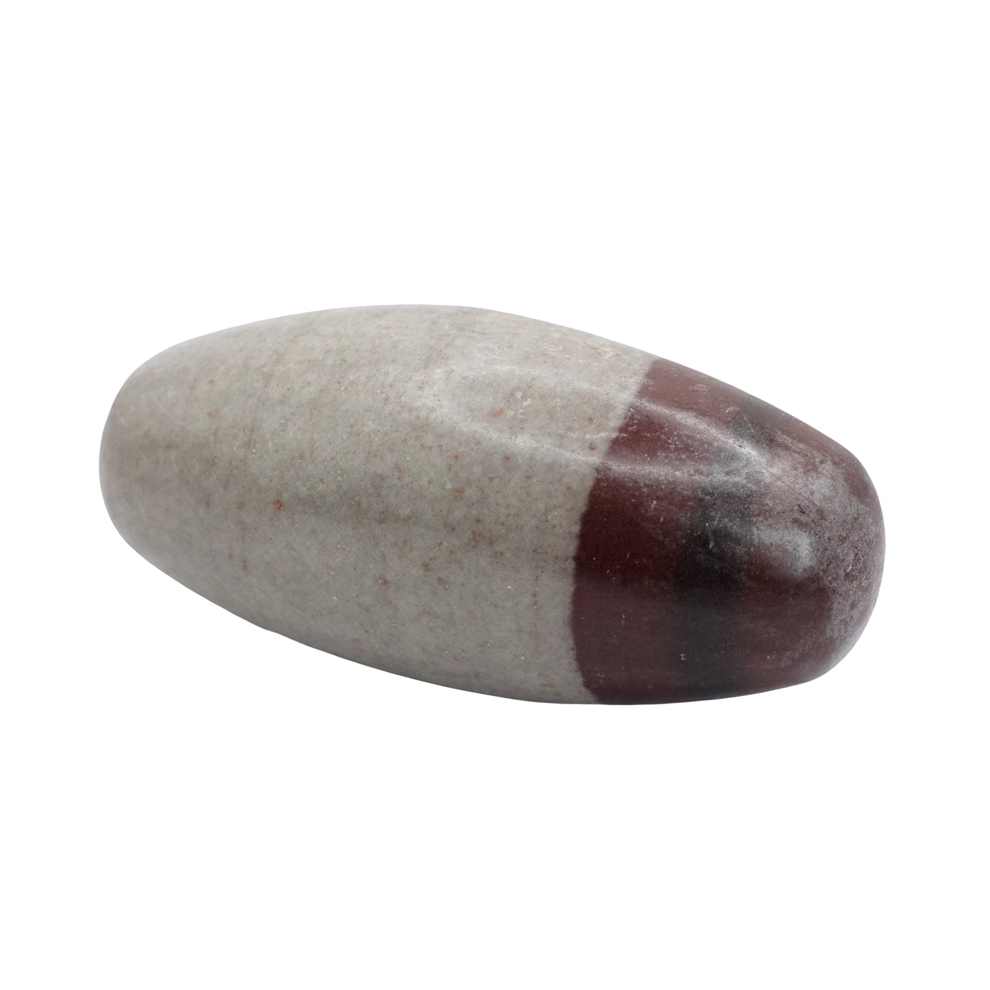 Pierre roulée en Shiva lingam de qualité A provenant d’Inde. Cette pierre de Shiva Lingam est bicolore, le 3/4 du haut de la pierre est de couleur beige et le bas de la pierre est de couleur marron foncé.