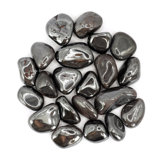 Ces pierres roulées en hématite de qualité A proviennent du Brésil, et mesurent entre 1,5 et 3 cm.