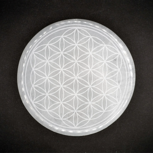 Plaque ronde en sélénite du Maroc de qualité A+ (Élevée), avec motif "fleur de vie".