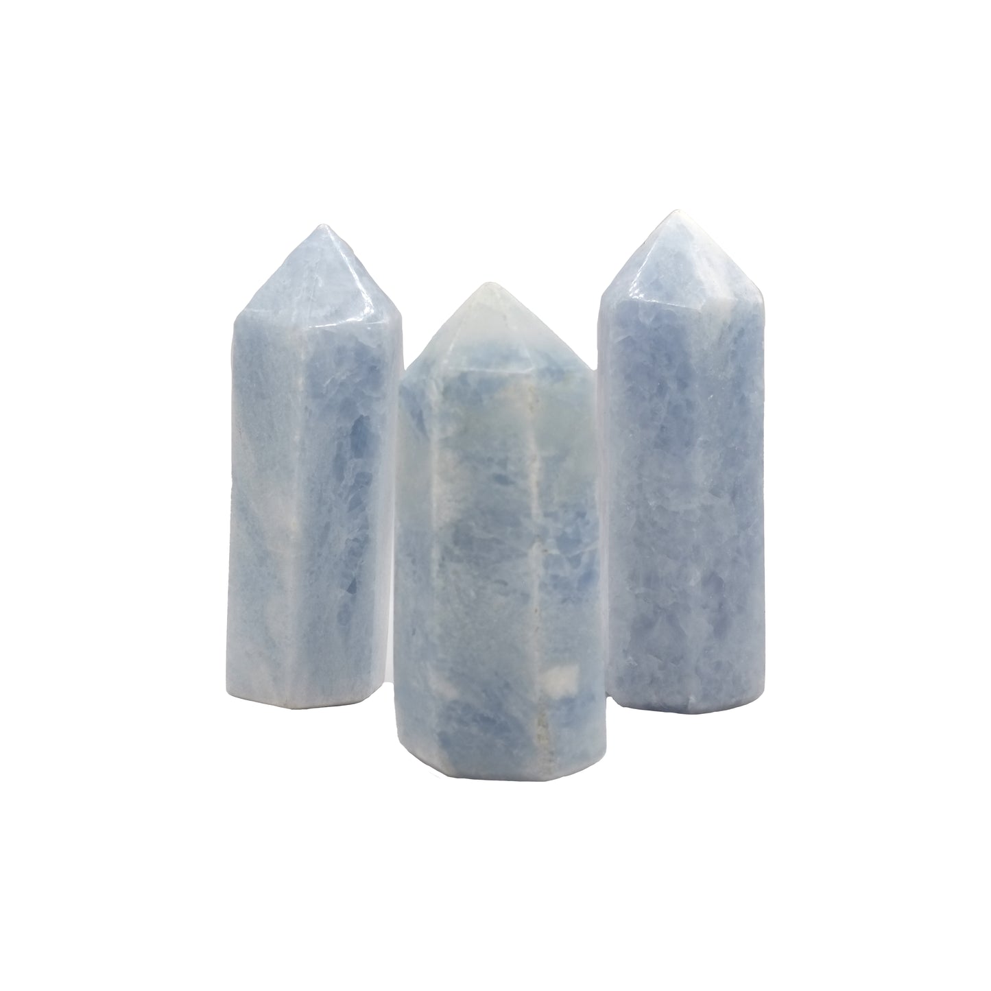 Cette pointe polie en calcite bleue de qualité A provient de Madagascar.